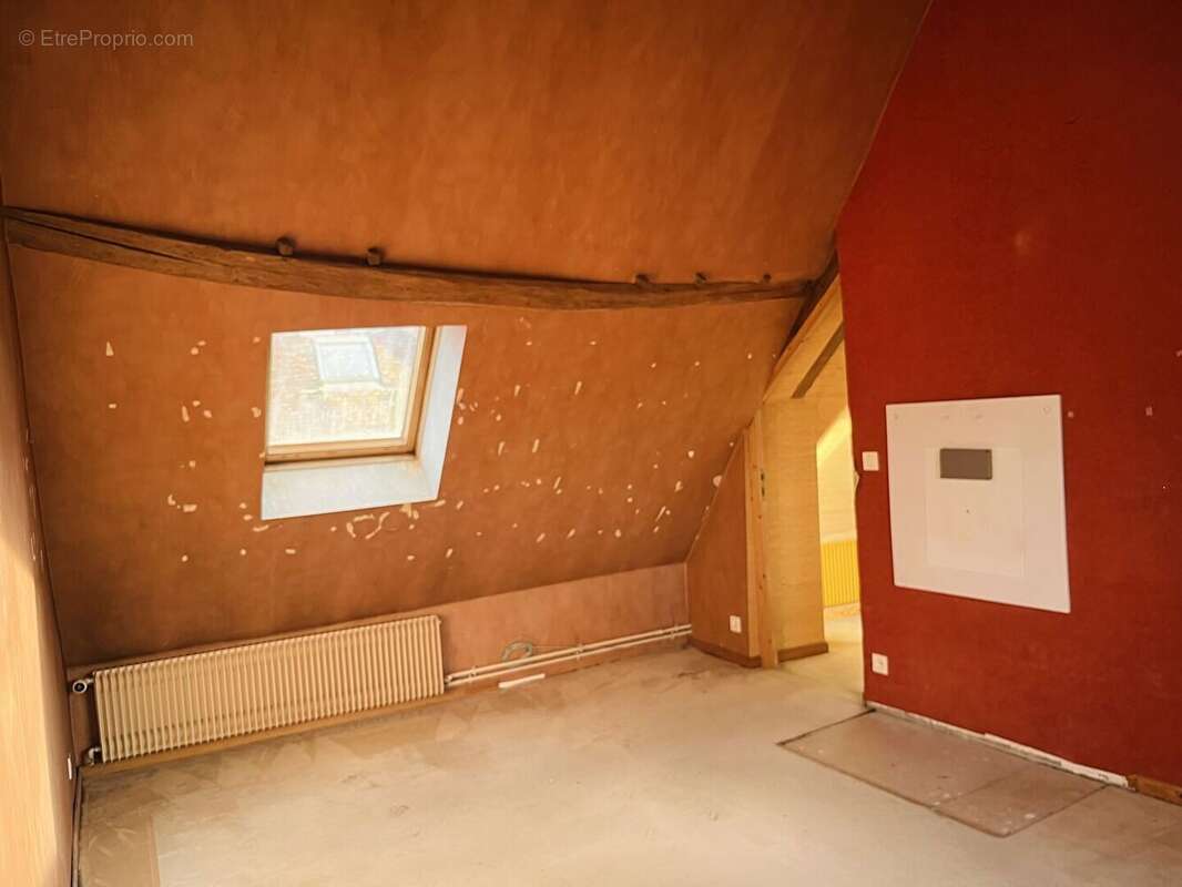 Maison à AILLANT-SUR-THOLON