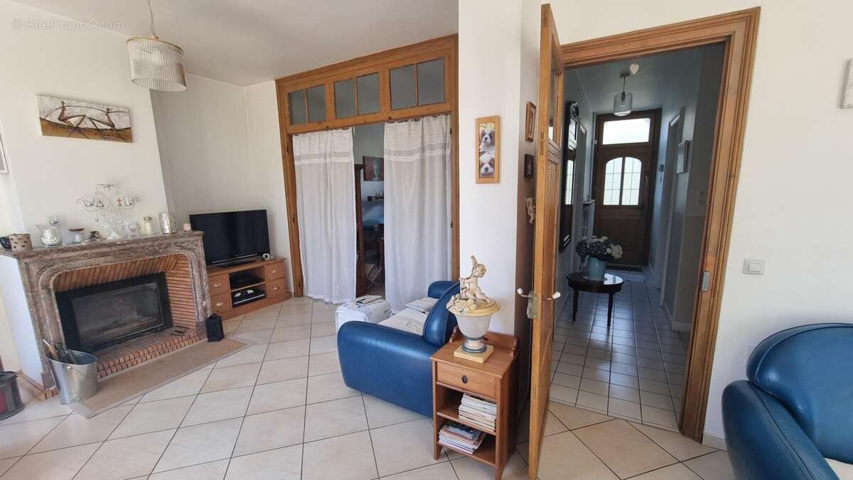 Maison bourgeoise de caractère  sur 3 niveaux–7 chambres – 2 salles d'eau,2 WC  Idéale pour une grande famille ou un investisseu - photo 6