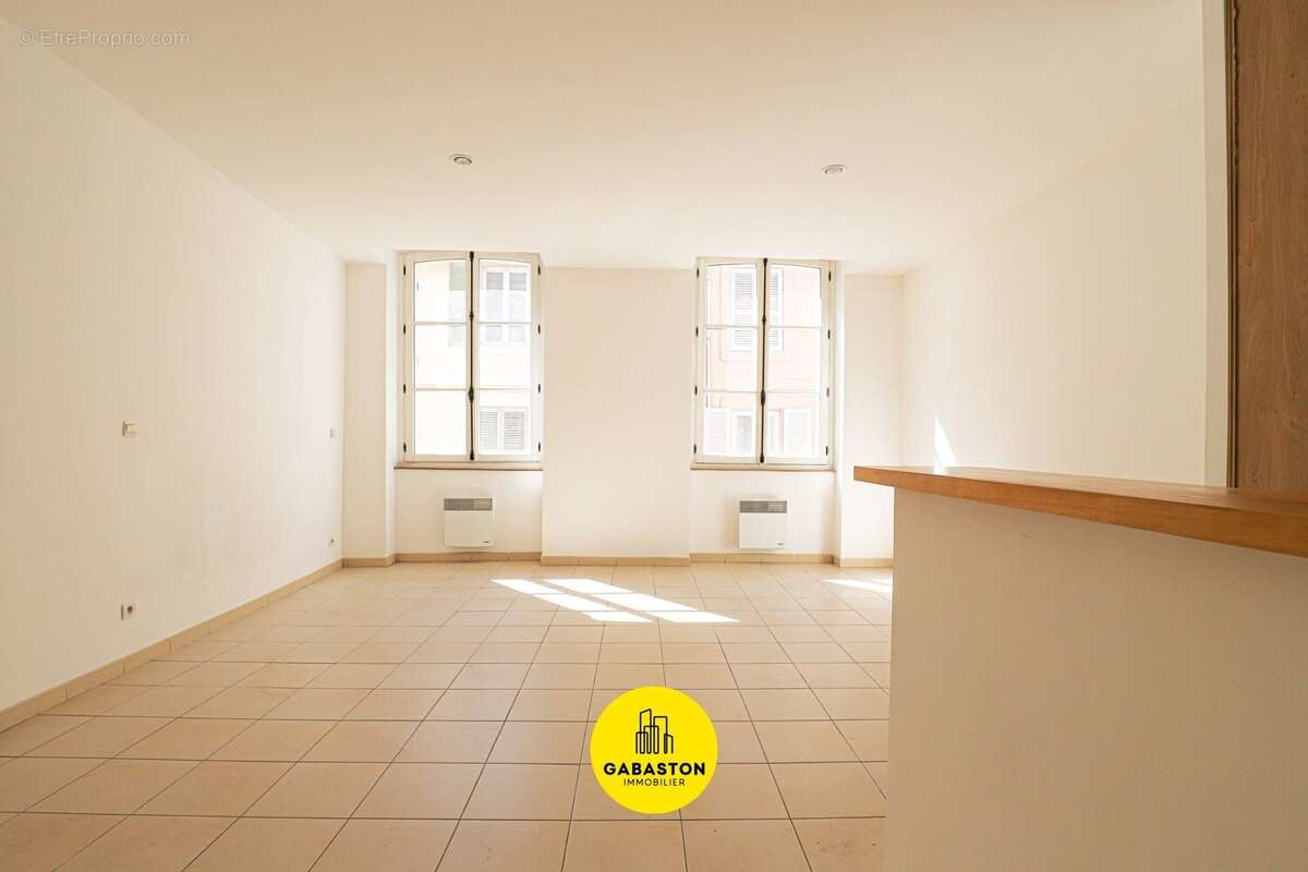 Appartement à MARSEILLE-1E