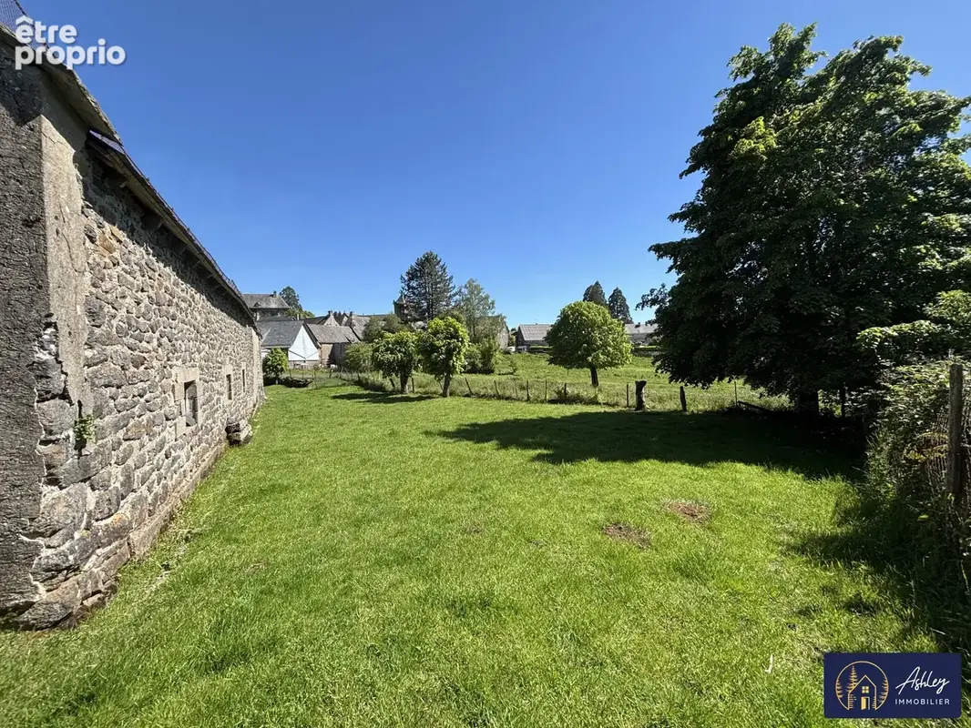 Corps de ferme à Trizac (Cantal)