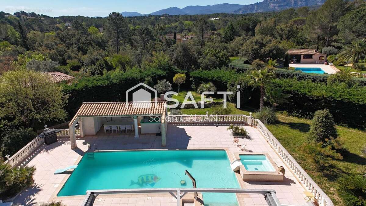 Photo 2 - Maison à ROQUEBRUNE-SUR-ARGENS