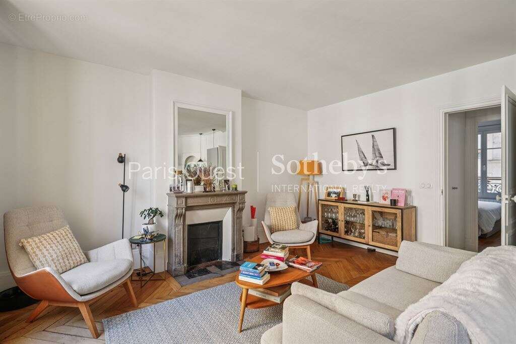 Appartement à PARIS-8E