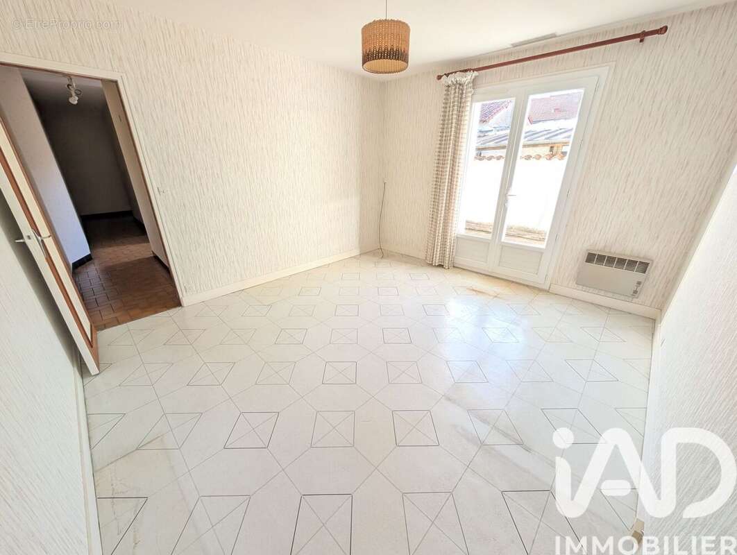 Photo 9 - Appartement à LUSSAC-LES-CHATEAUX