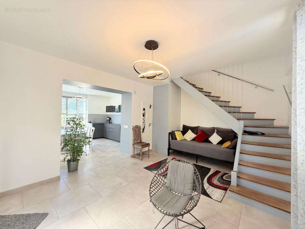 Maison à LAMAGDELAINE