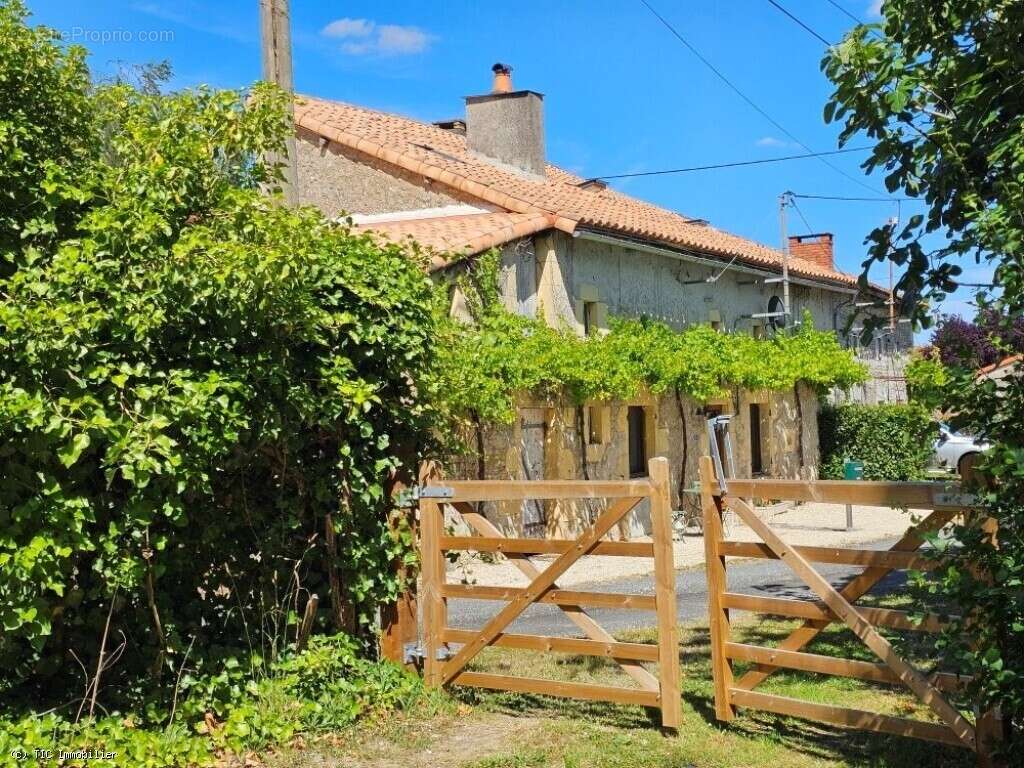 Jolie Maison de Pays Située dans un Hameau Très Calme - photo 4