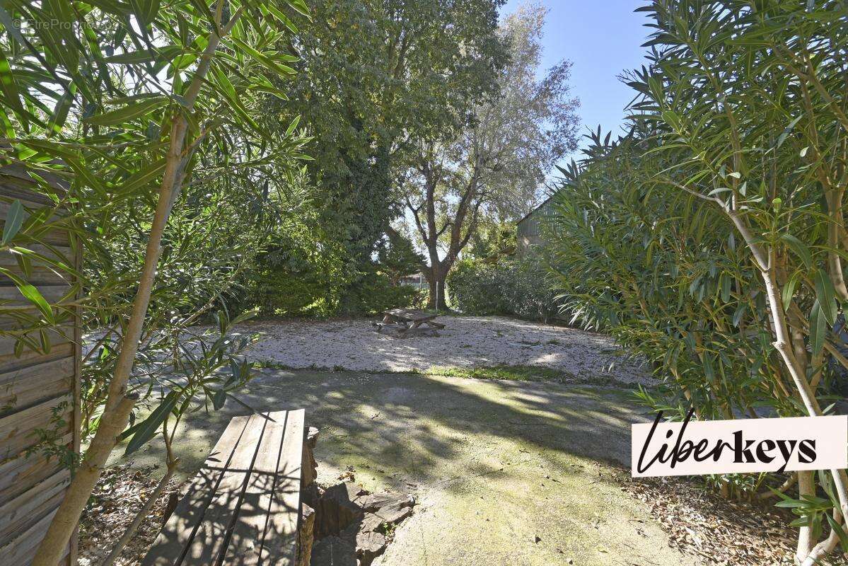 Appartement à COMPS