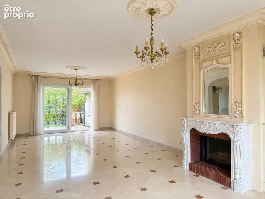 Maison familiale de 192 m2 avec garage double à LA FERTE SAINT AUBIN - photo 2