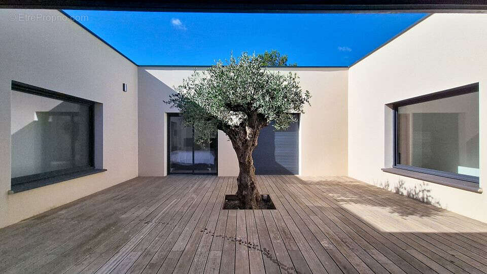 Élégante villa contemporaine de plain-pied dans un domaine résidentiel prisé - photo 3