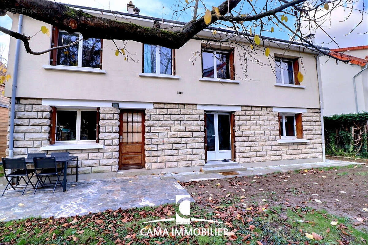 Maison à LES CLAYES-SOUS-BOIS