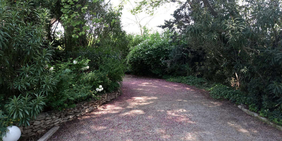 Maison à SAINT-ETIENNE-DU-GRES