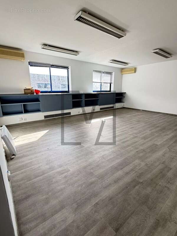 Commerce à MARSEILLE-9E