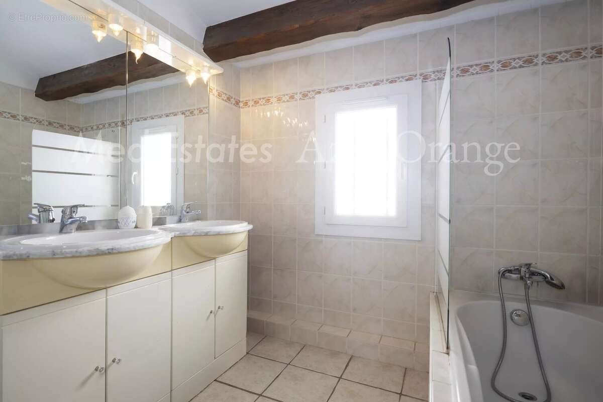 Maison - 2 chambres piscinable et extension possible avec vue panoramique sur le château et village de Grimaud - photo 16