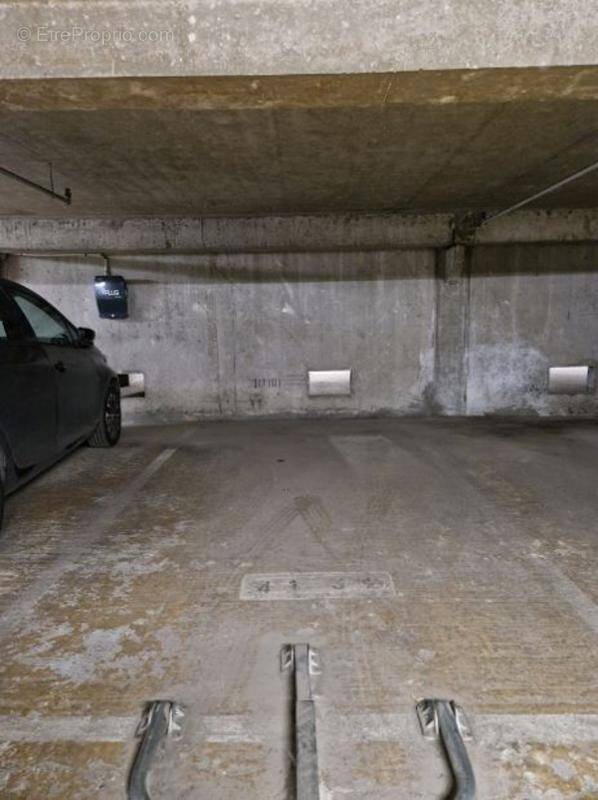 Parking à COURBEVOIE
