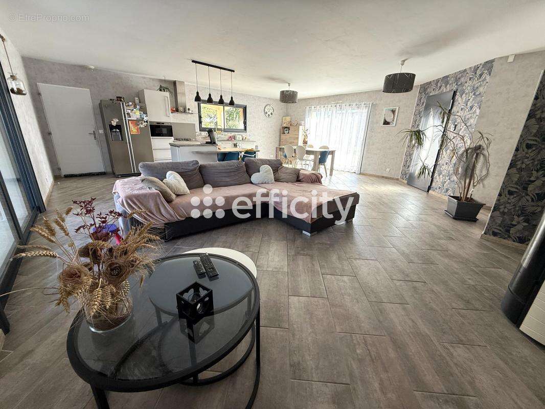 Maison à RUFFEC