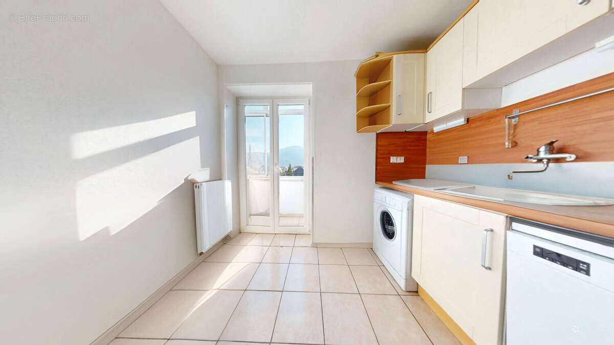 Appartement 3 pièces de 68,21 m2 secteur Palais des Sports - photo 2