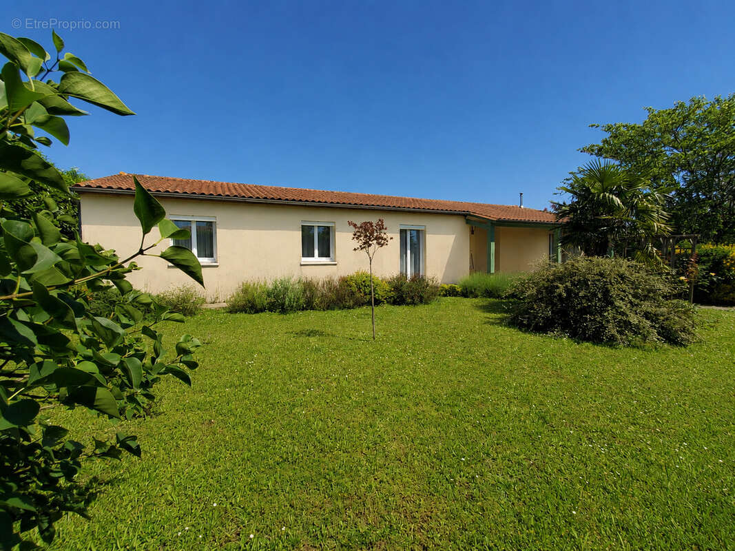 Maison à CHAMPNIERS