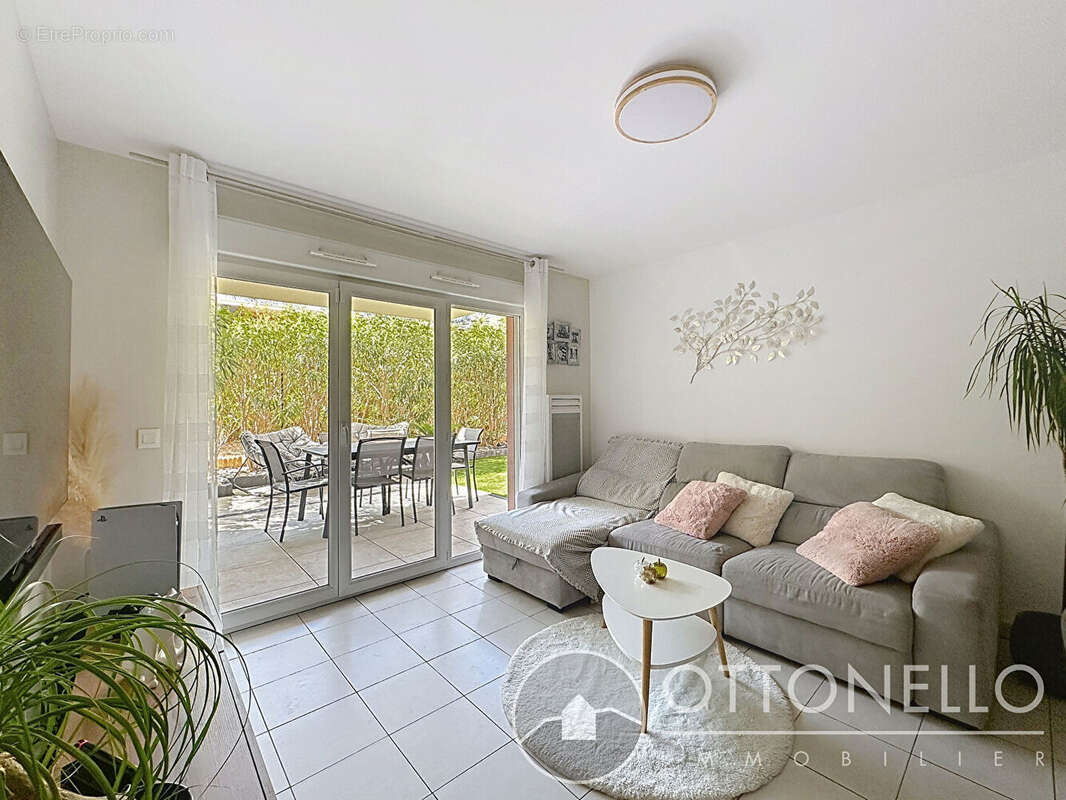 Appartement à ROQUEBRUNE-SUR-ARGENS