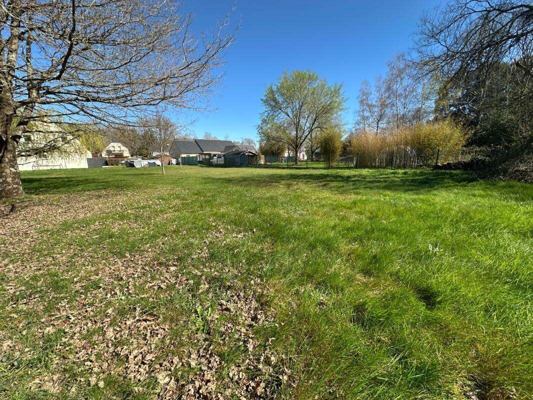 Terrain constructible, proche bourg, au calme - photo 3