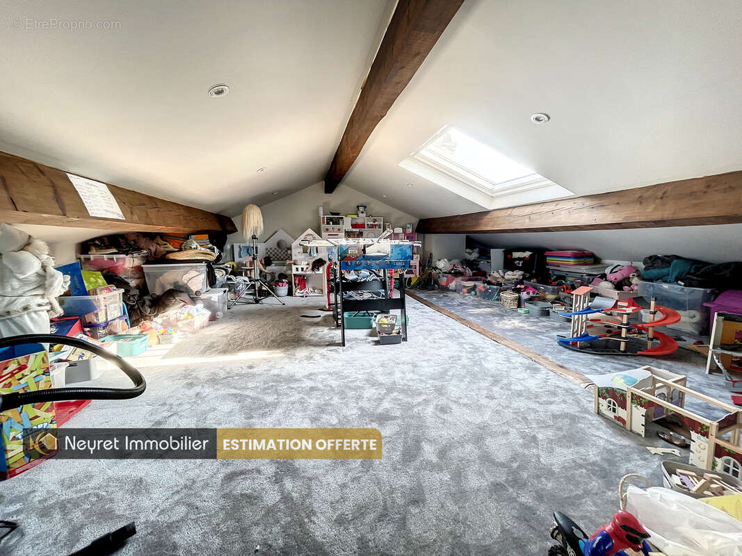 Maison à SAINT-GENIS-LAVAL