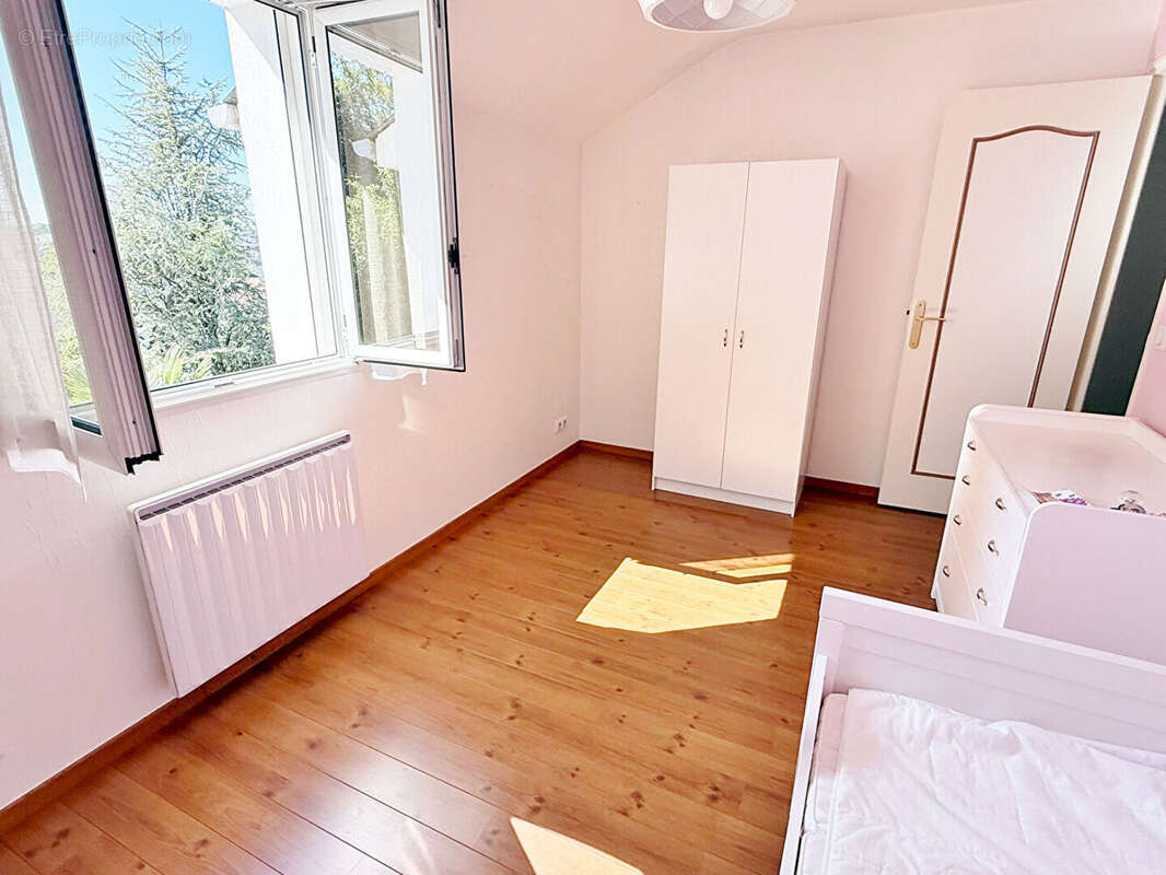 Maison à L'HAY-LES-ROSES