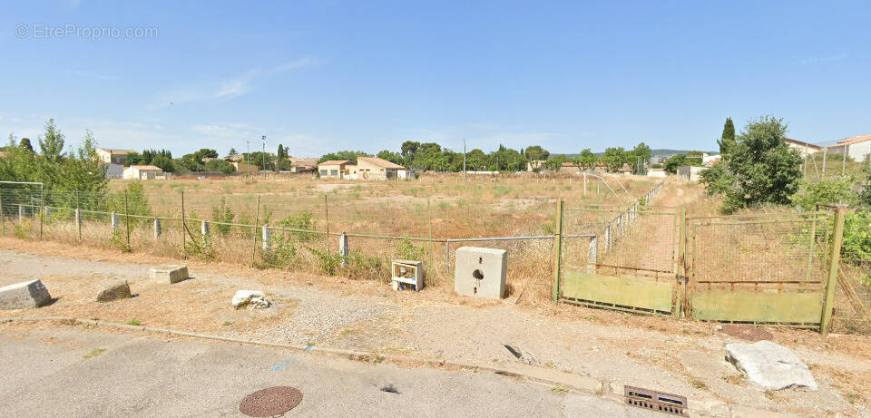 Terrain à COURNONTERRAL