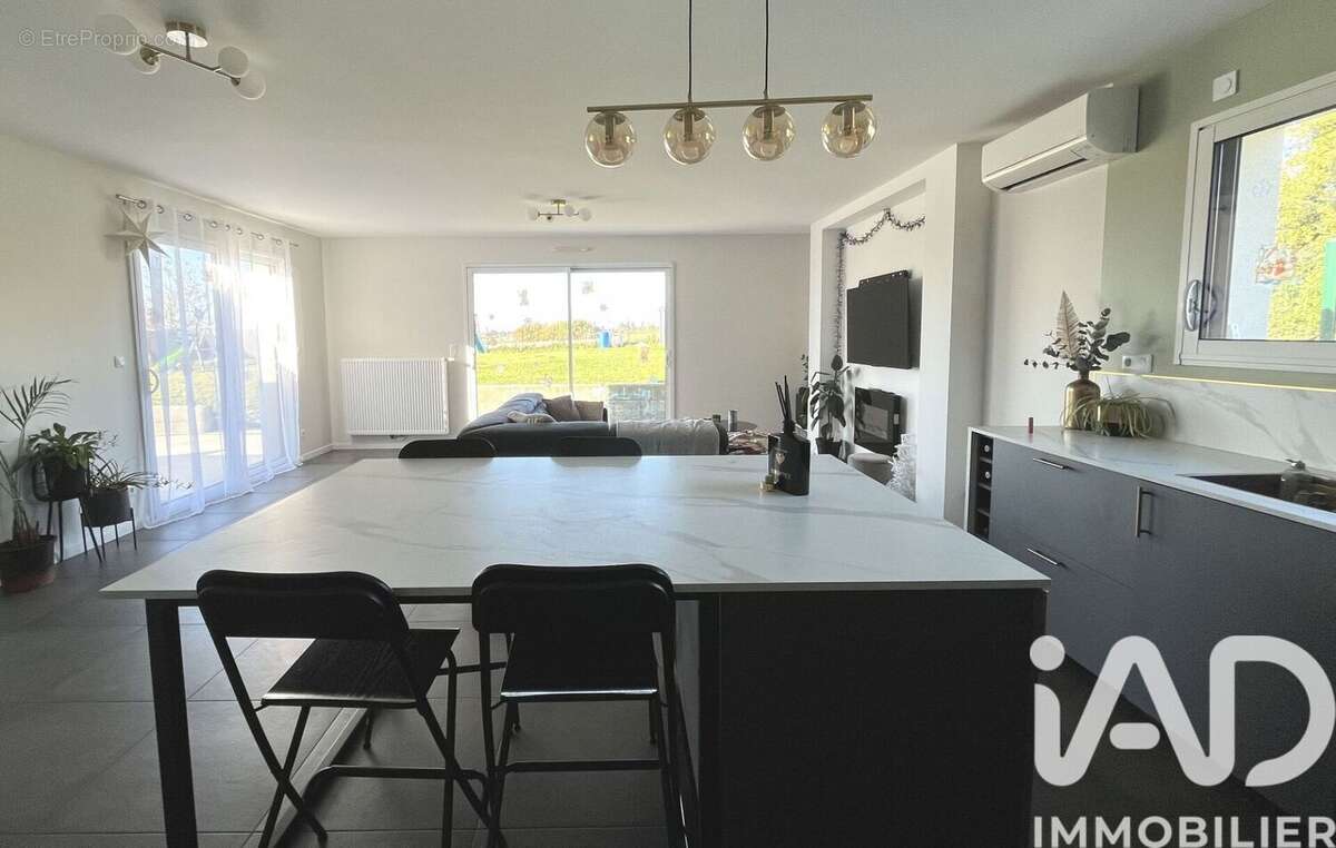 Photo 3 - Maison à VENDEUVRE-DU-POITOU