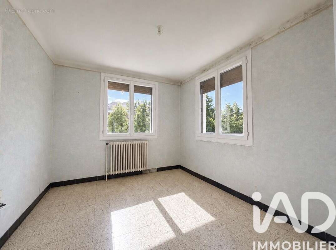 Maison 92 m² à Vesseaux  - photo 7