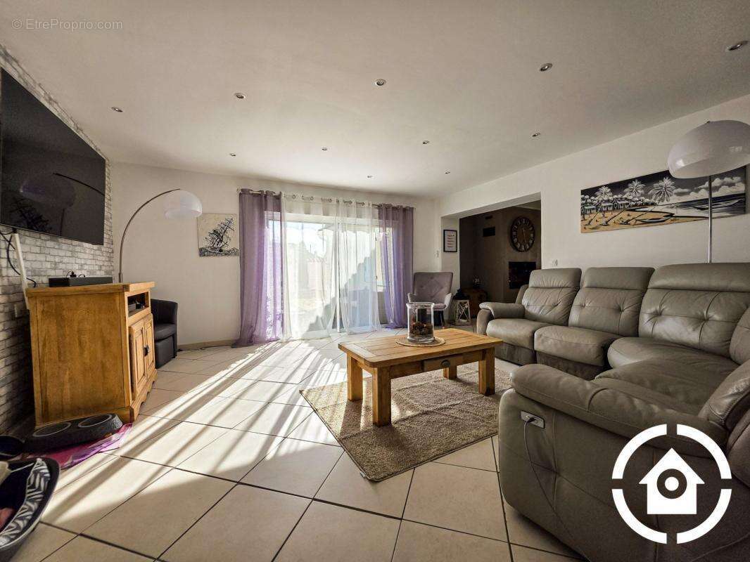 Maison à JUILLAC-LE-COQ