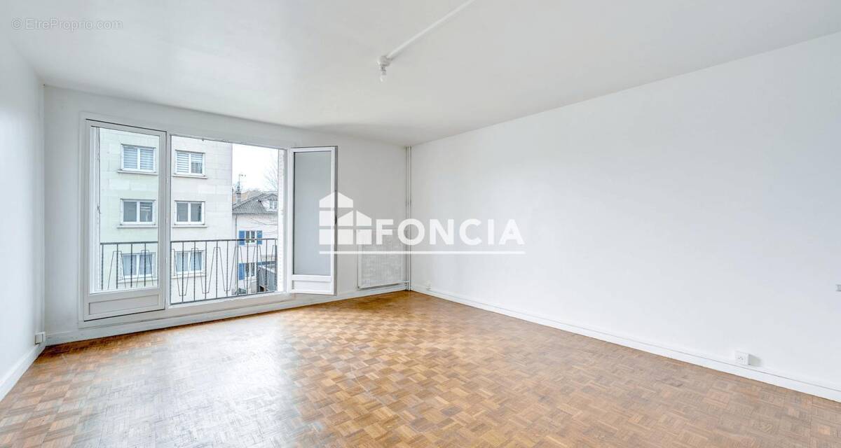 Appartement à SAINT-MAUR-DES-FOSSES