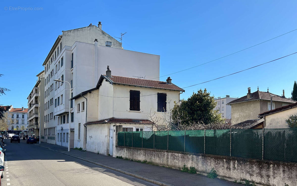 Appartement à LYON-8E