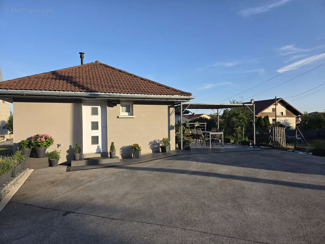 Chaffois, appartement de type 3 , garage, terrasse et jardin. - photo 13