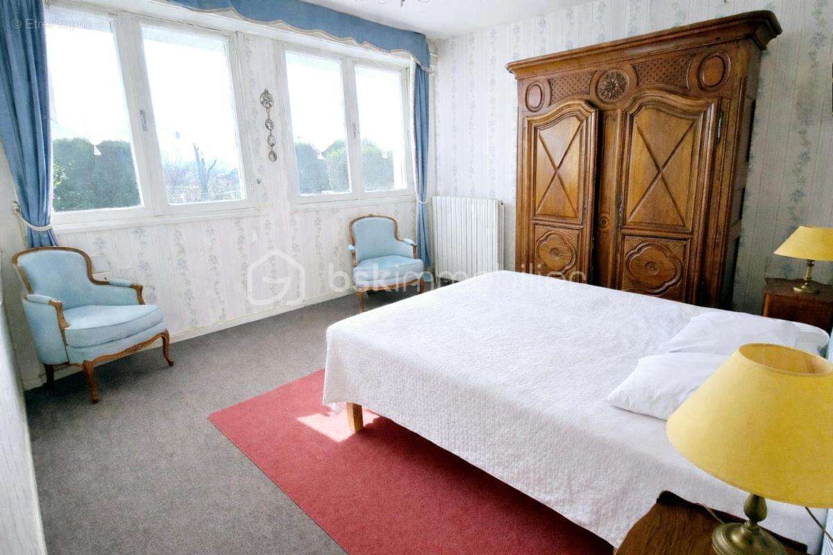 Maison à BUROS