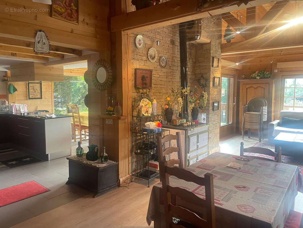 Maison à DEMI-QUARTIER