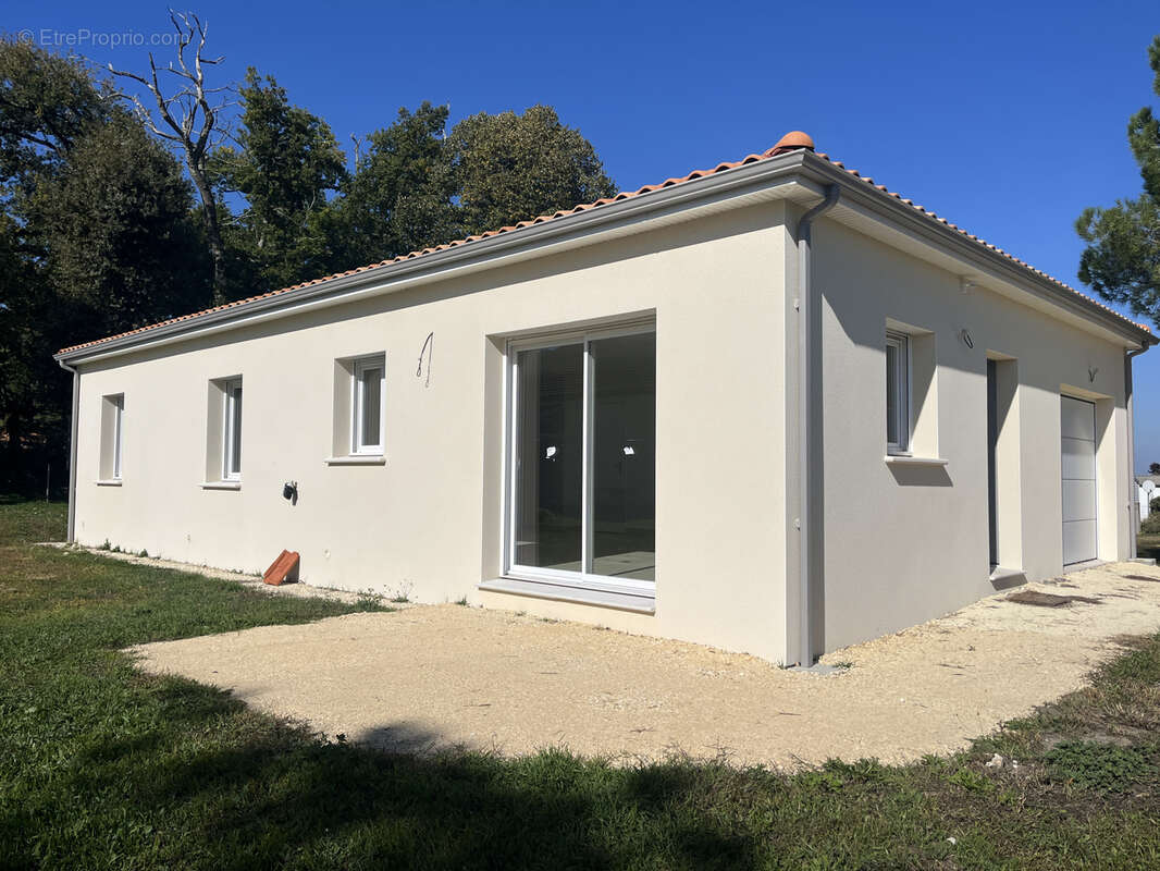 Maison à LES MATHES