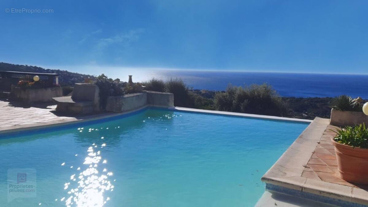 Maison à ROQUEBRUNE-SUR-ARGENS