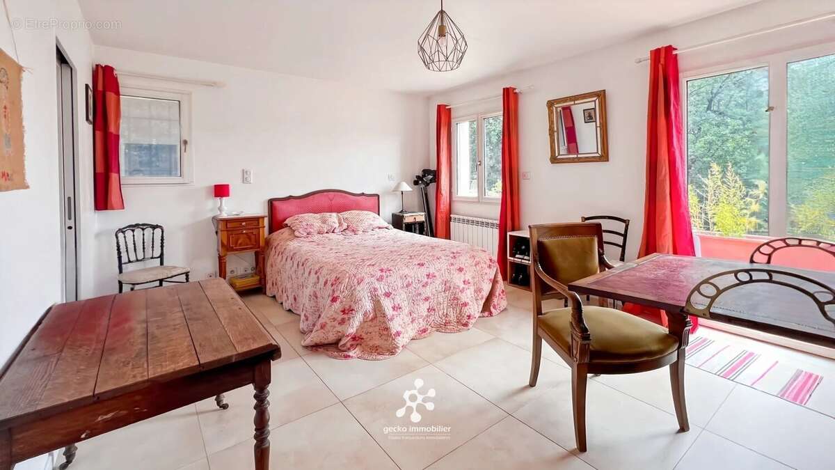 Maison à ROQUEFORT-LES-PINS