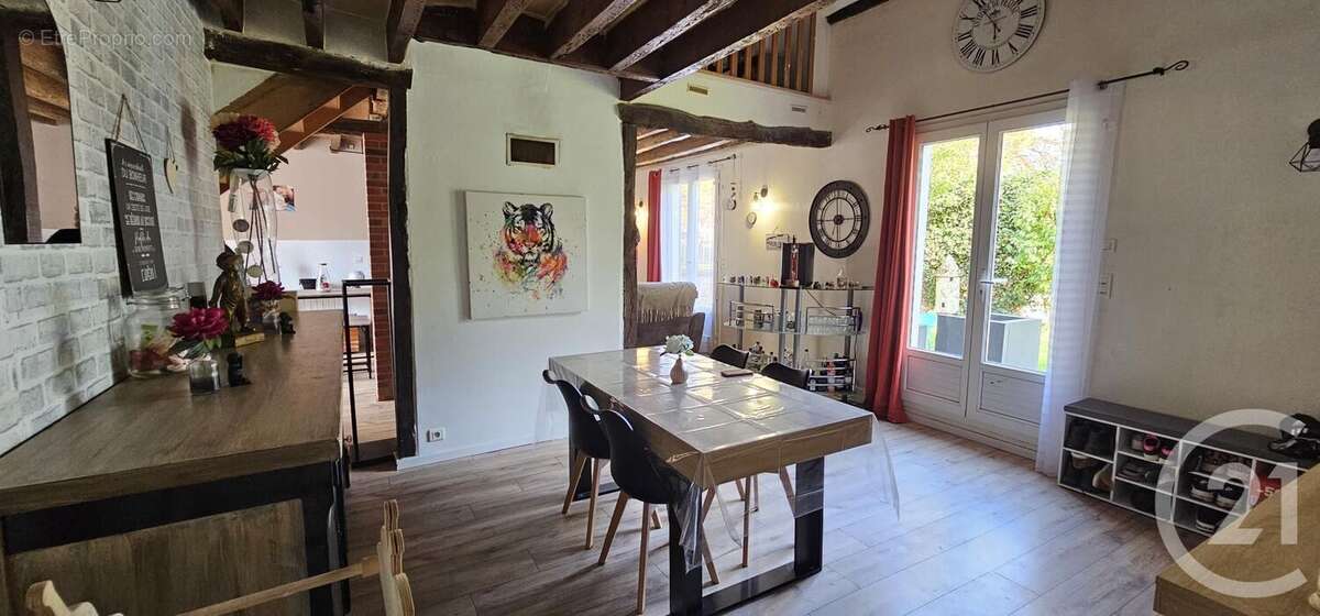 Maison à MESLAY-LE-VIDAME