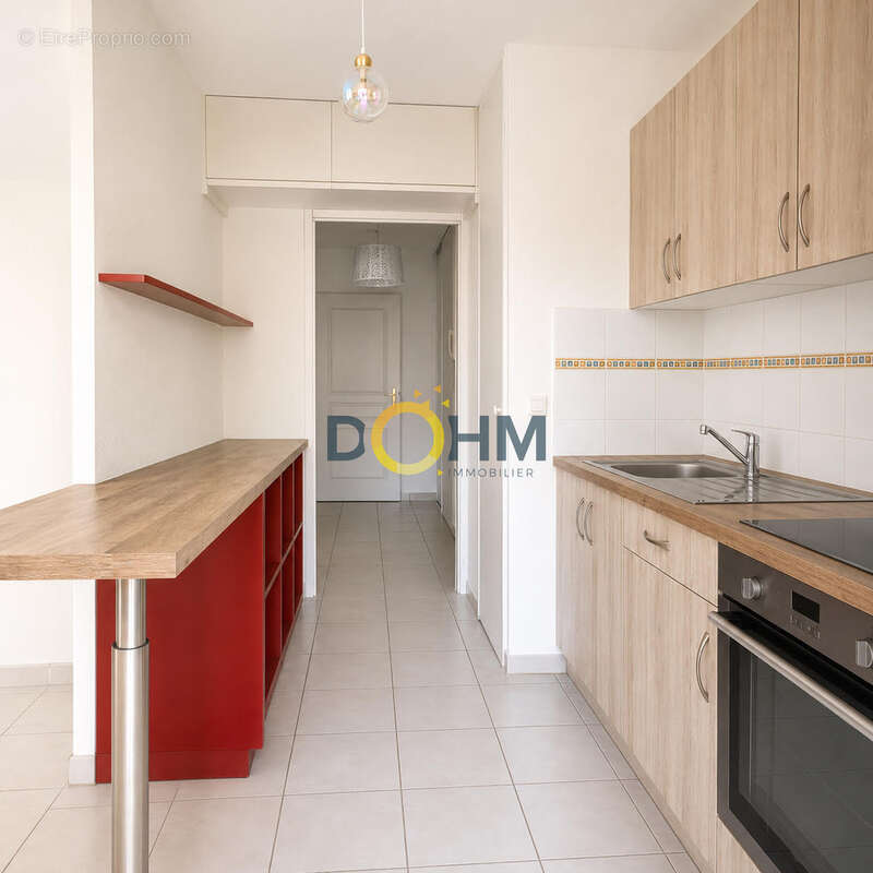 Appartement T3  lumineux avec grand balcon, garage et parking. - photo 3