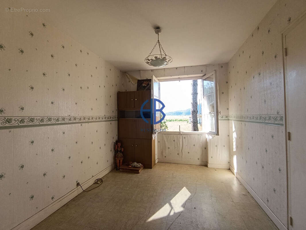 Maison a renover 3 ch 630 m2 de terrain - photo 4