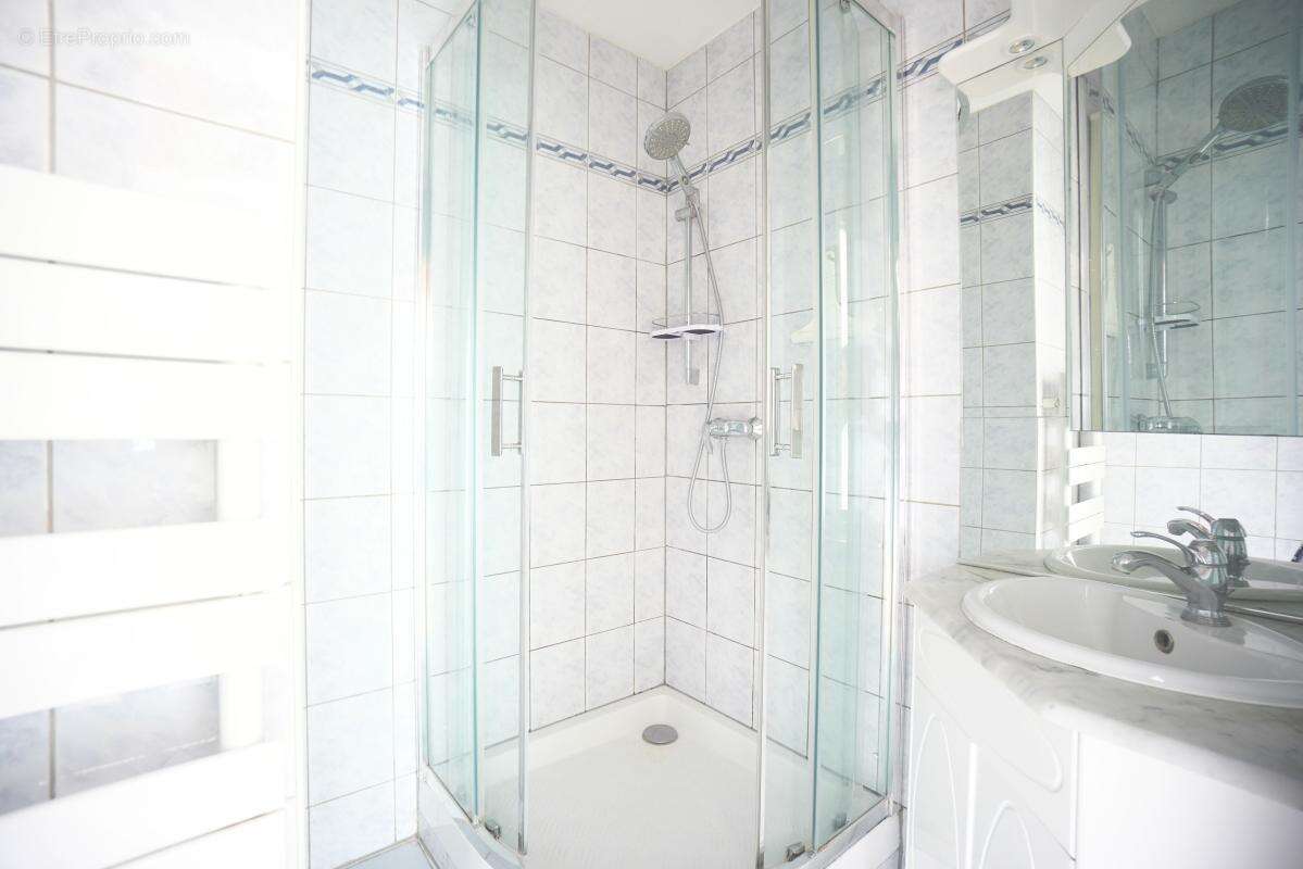 Ideal pour famille - beaux volumes - garage - 36m² de sejour - photo 9