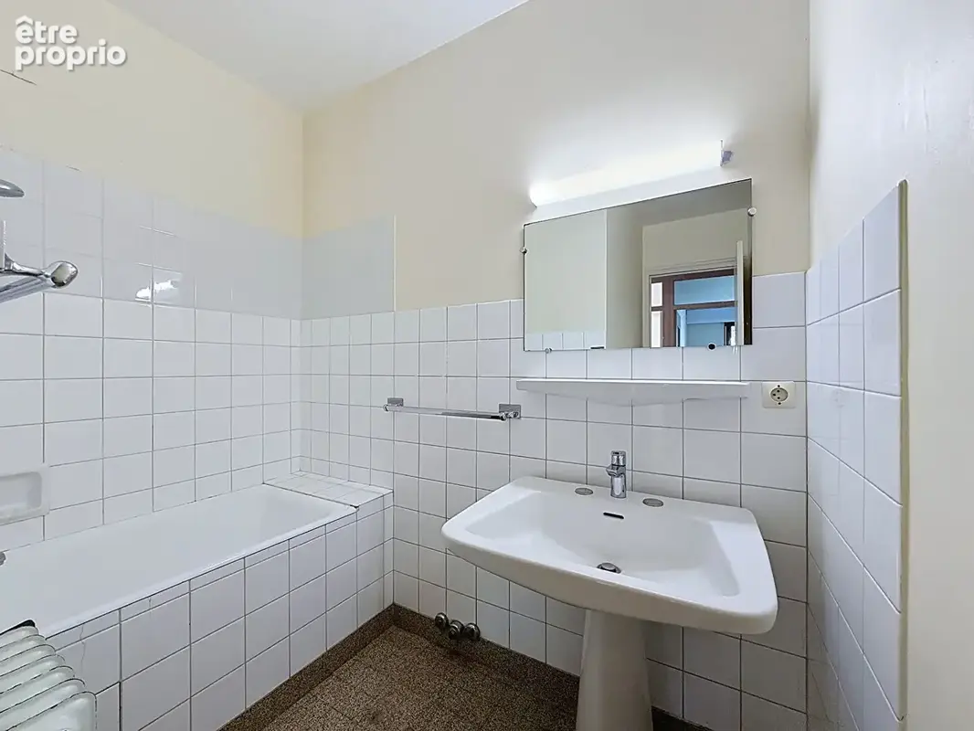 ANNECY Triangle d'Or,T2 de 42 m² à rénover avec balcon et fort potentiel - photo 5