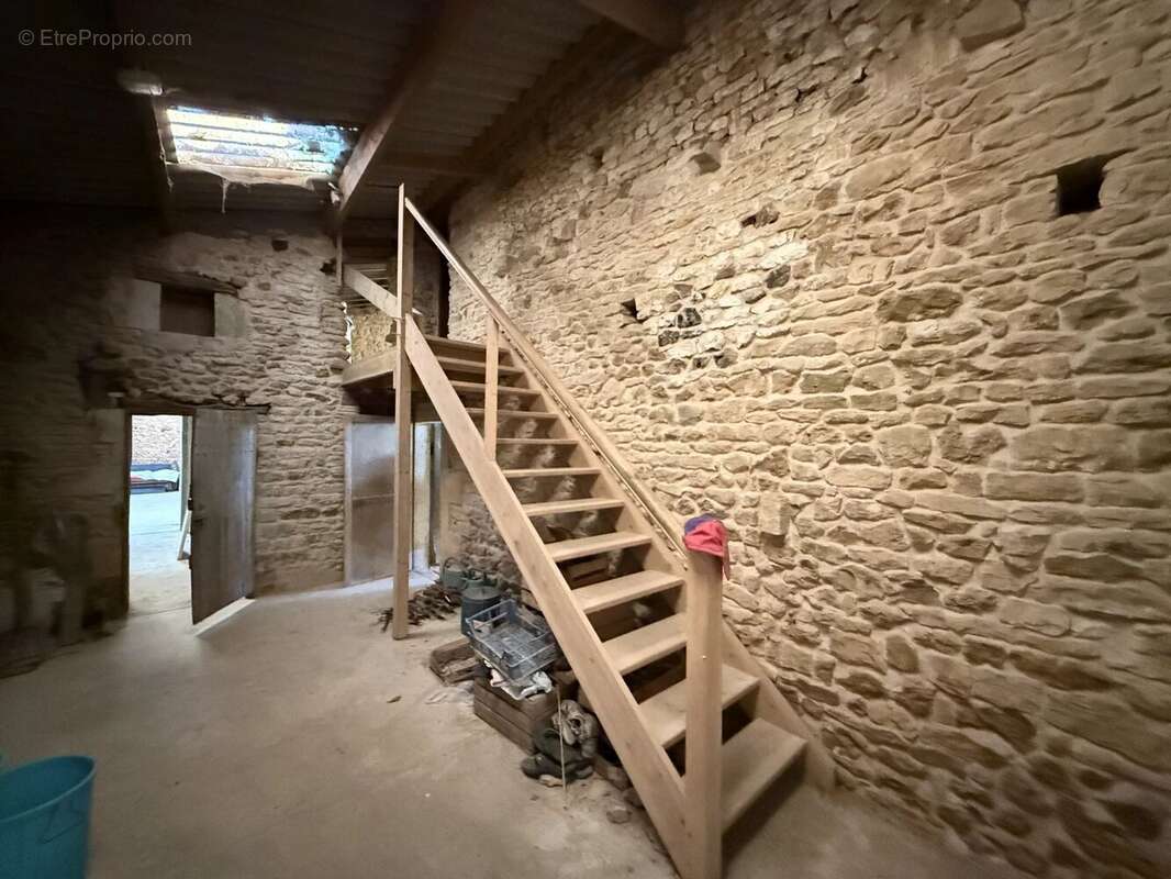 Maison à SAINT-MARTIN-DU-CLOCHER