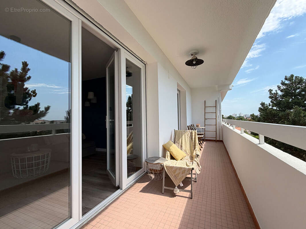 TOUT À PIED - Bel appartement rénové de 94 m² avec terrasse & garage - photo 2