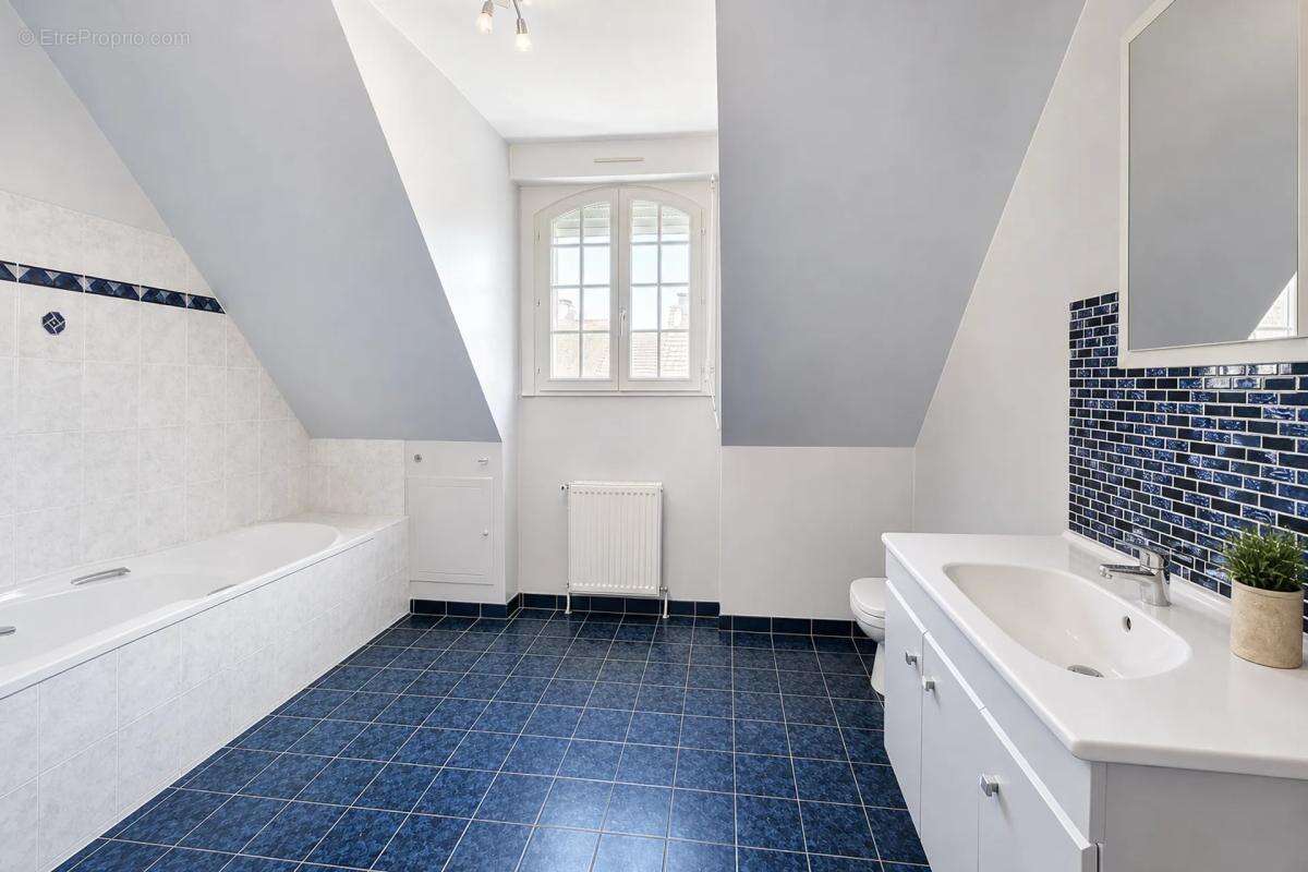 Maison à BEAUCHAMP