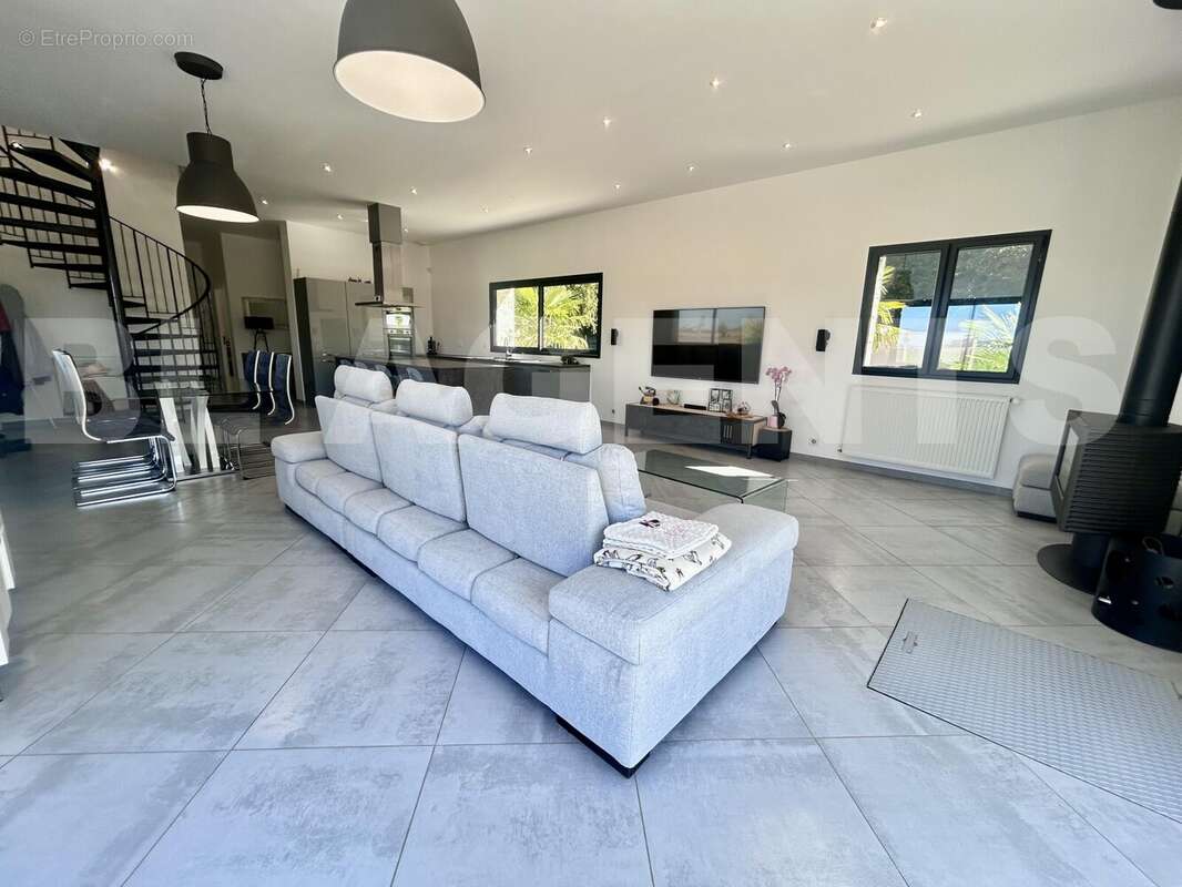 image00027 - Maison à COULOMMIERS