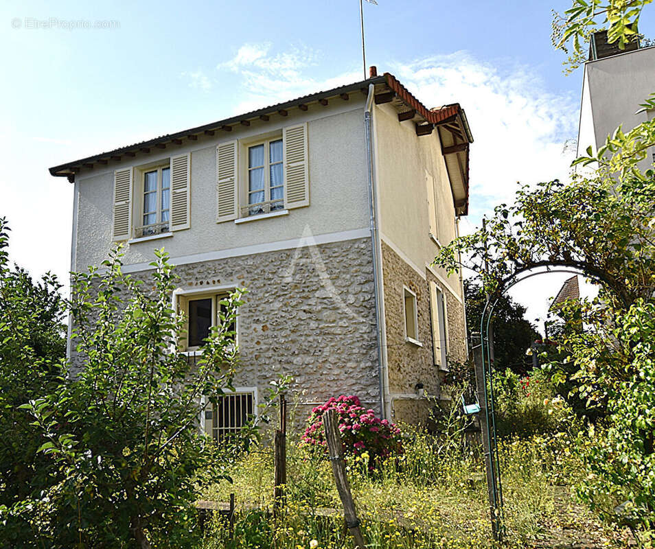 Maison à COMBS-LA-VILLE