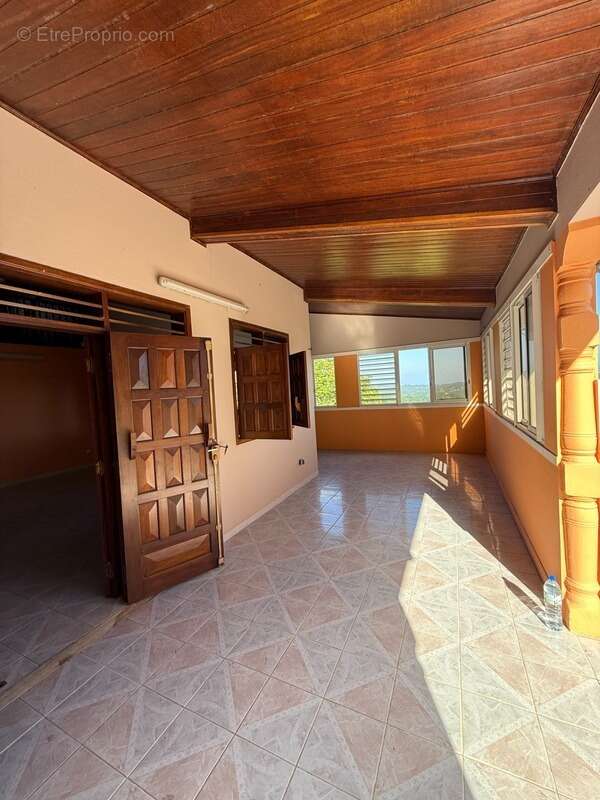 Appartement à SAINTE-LUCE