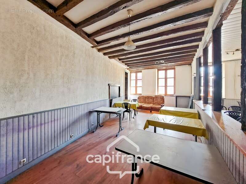 Ancien bar-restaurant avec logement – Fort potentiel au cœur de Châteaumeillant - photo 8