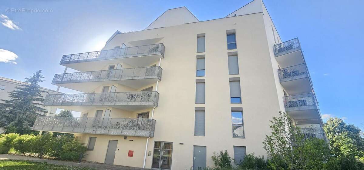 Appartement à DECINES-CHARPIEU