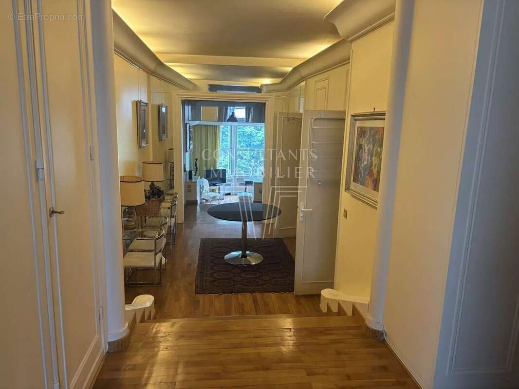 Appartement à PARIS-8E